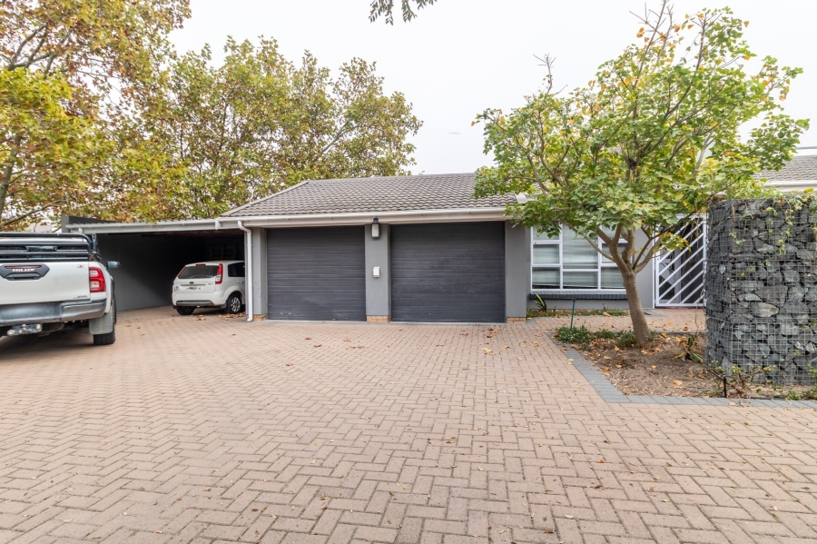 4 Bedroom Property for Sale in Schoongezicht Western Cape